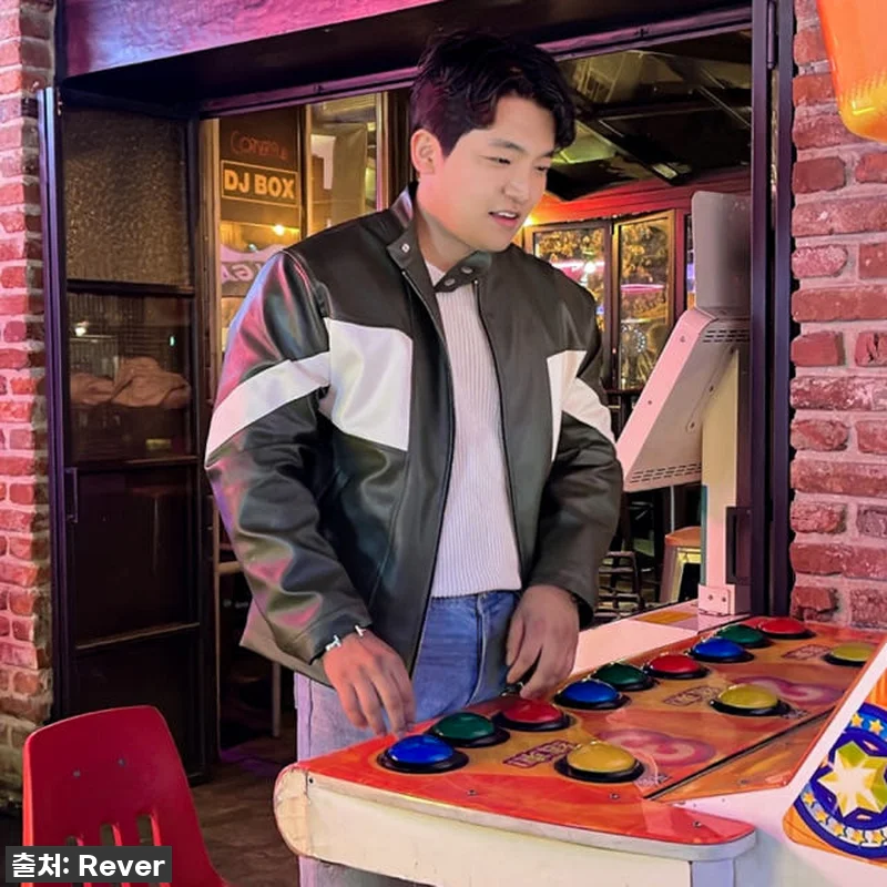 이슈템 등극! '남자 머슬핏 V넥 골 관련 이미지 1