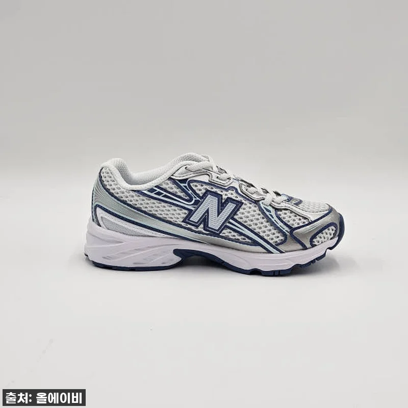 이슈템 등극! 뉴발란스 키즈 벨크로 운동화, 발볼 넓은 우리 아이도 "이건 진짜 편해!" 찐후기 13 이슈템 등극! 뉴발란스 키즈 벨크로 관련 이미지 2