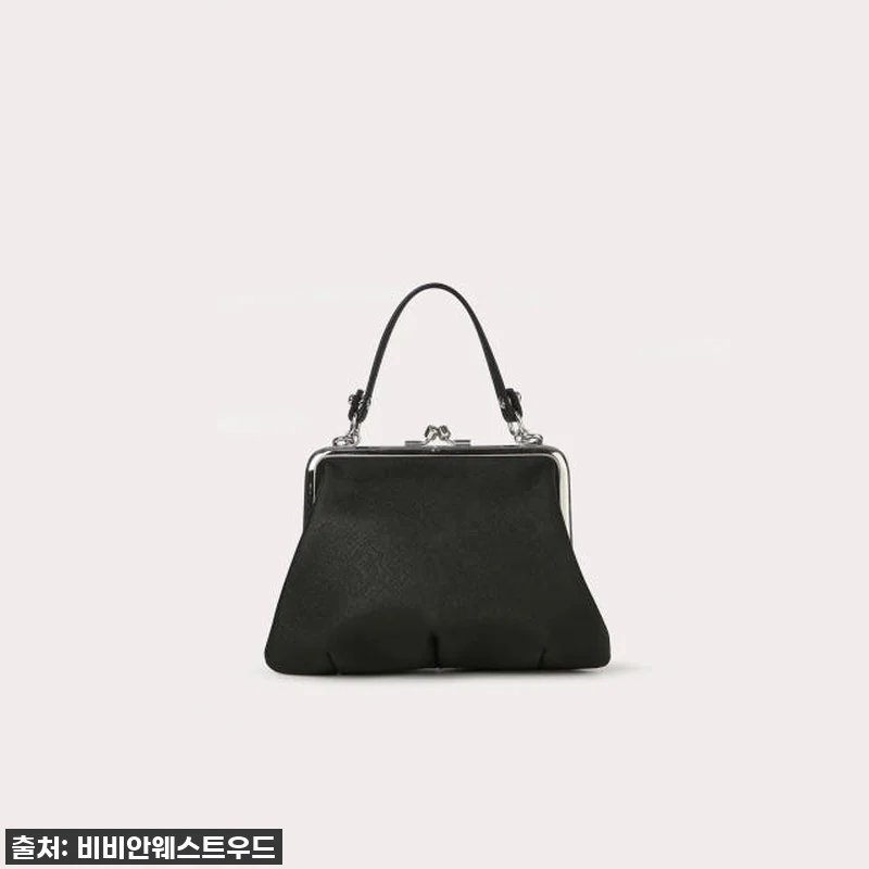 이건 무조건 사야 해! 품절 임박! 비비안웨스트우드 그래니 프레임 펄스 크로스백, 놓치면 후회할 찐후기! 7 이건 무조건 사야 해! 품절 임박! 관련 이미지 2