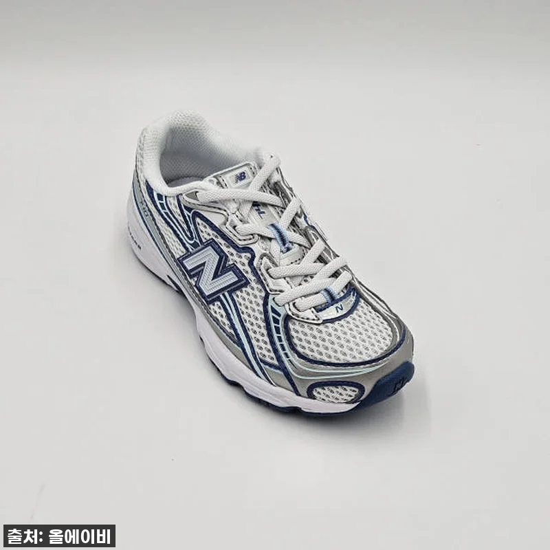 이슈템 등극! 뉴발란스 키즈 벨크로 운동화, 발볼 넓은 우리 아이도 "이건 진짜 편해!" 찐후기 14 이슈템 등극! 뉴발란스 키즈 벨크로 관련 이미지 3