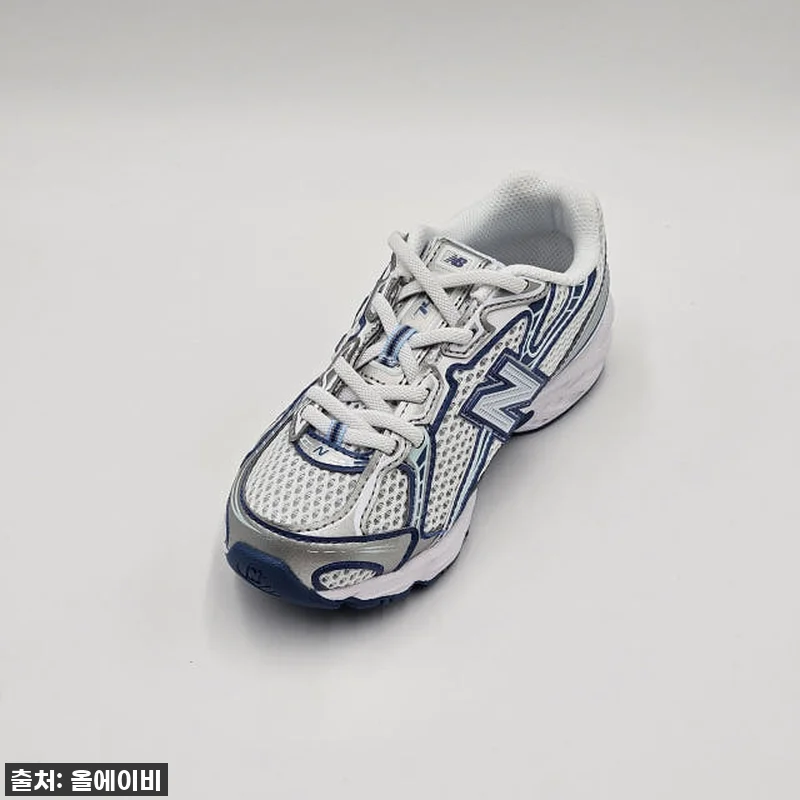 이슈템 등극! 뉴발란스 키즈 벨크로 운동화, 발볼 넓은 우리 아이도 "이건 진짜 편해!" 찐후기 15 이슈템 등극! 뉴발란스 키즈 벨크로 관련 이미지 4