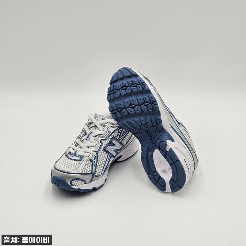 이슈템 등극! 뉴발란스 키즈 벨크로 운동화, 발볼 넓은 우리 아이도 "이건 진짜 편해!" 찐후기 18 이슈템 등극! 뉴발란스 키즈 벨크로 관련 이미지 7