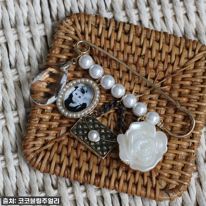 품절임박! 오드리 헵번 브로치, 평범한 내 옷을 명품으로 만드는 마법 같은 아이템! 16 품절임박! 오드리 헵번 브로치, 평범 관련 이미지 7