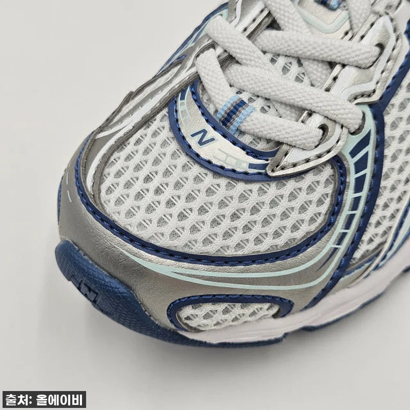 이슈템 등극! 뉴발란스 키즈 벨크로 운동화, 발볼 넓은 우리 아이도 "이건 진짜 편해!" 찐후기 19 이슈템 등극! 뉴발란스 키즈 벨크로 관련 이미지 8