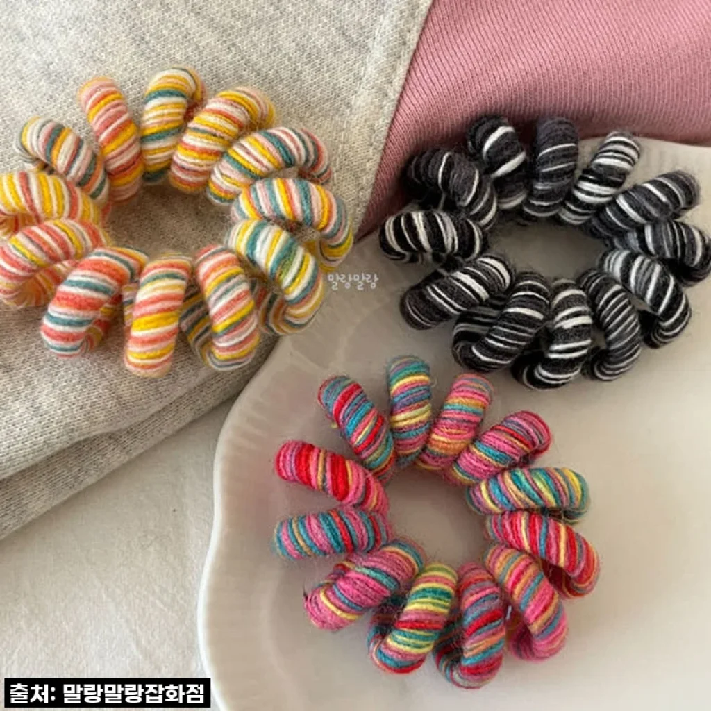 지금 안 사면 후회할 걸? 찐으로 귀여운 털실 스프링 머리끈! 품절임박 혜택 놓치지 마세요!