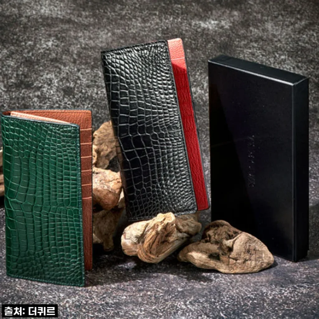 흔한 명품은 이제 그만! 더퀴르 남자 악어가죽 장지갑, 직접 써보니 인생템 등극!