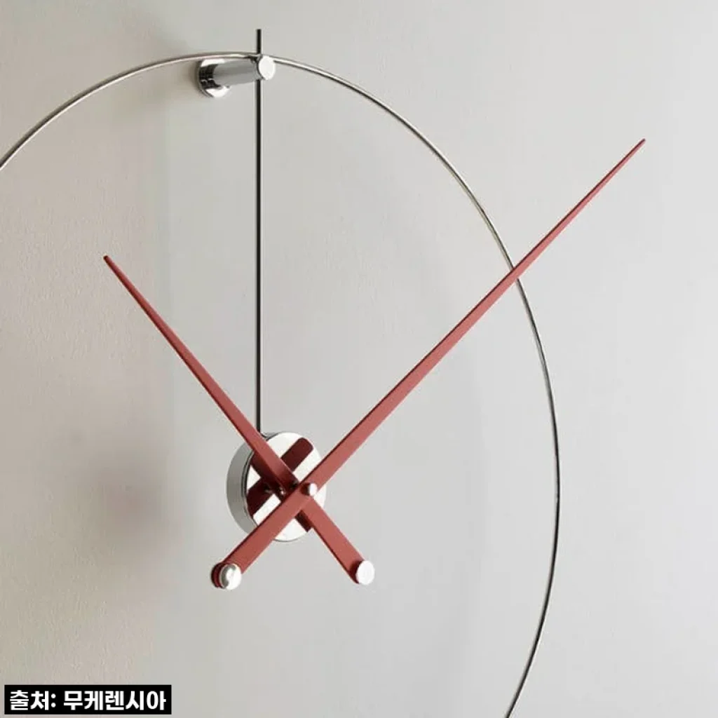 우리 집 품격을 완성하는 마법! 노몬 뉴안다 레드 시계, 진심 구매각이에요!