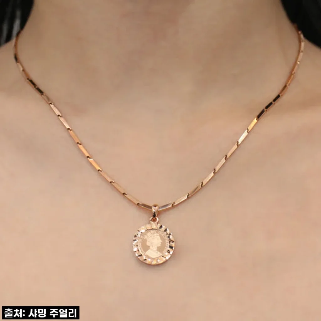 50% 할인에 심쿵! 엘리자베스 코인 목걸이, 드디어 내 품에! ✨ (찐후기)