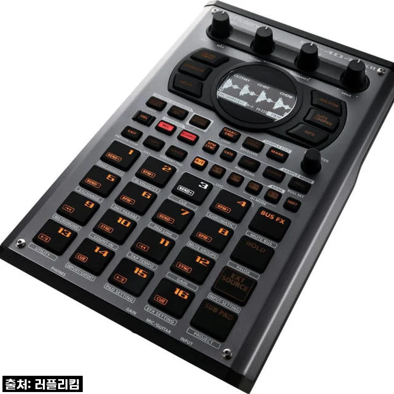 롤랜드 Roland 샘플러 비트메이킹 SP-404 MK 2 사용후기: 음악 작업에 날개를 달다