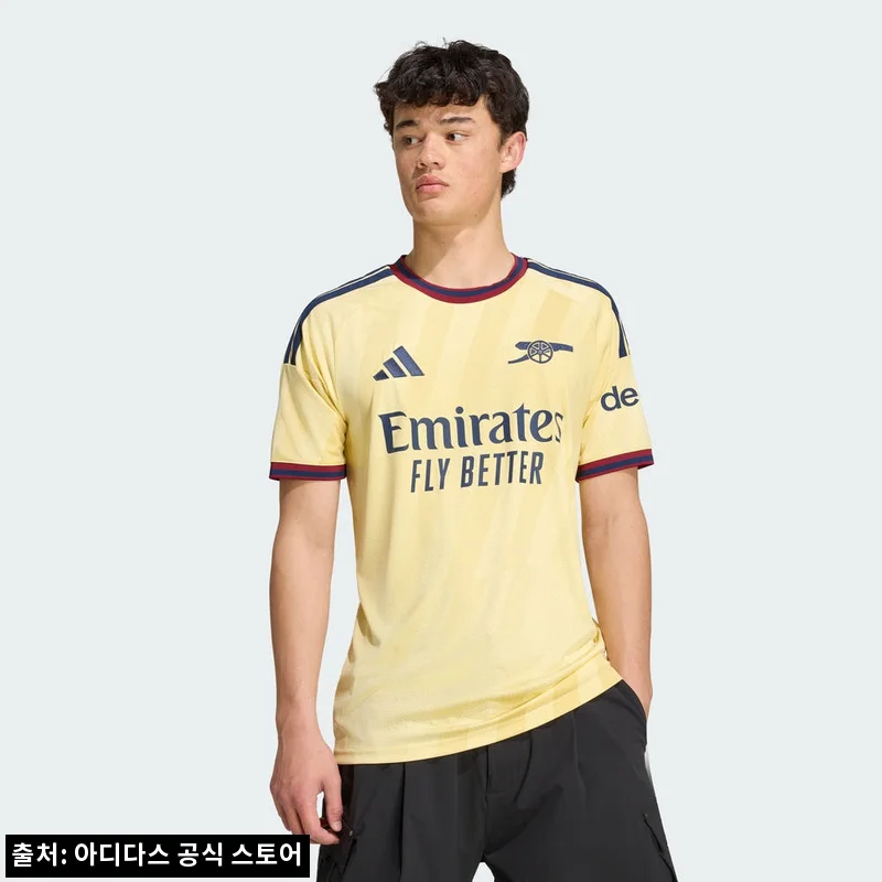 아디다스 아스널 FC 26/27 TF 저지 KQ6512, Almost Yellow 컬러로 완성하는 축구 팬 필수템